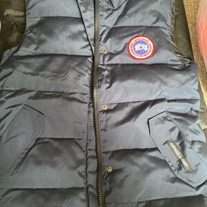 Canada Goode best with dust cover. New with tags. Runs small.